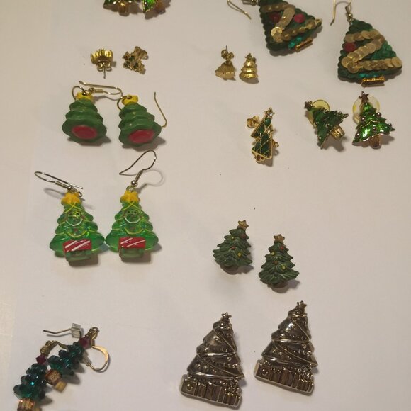 Lot of Ten Pair Vintage Christmas Tree Earrings - Soooo Cute! - Picture 2 of 4